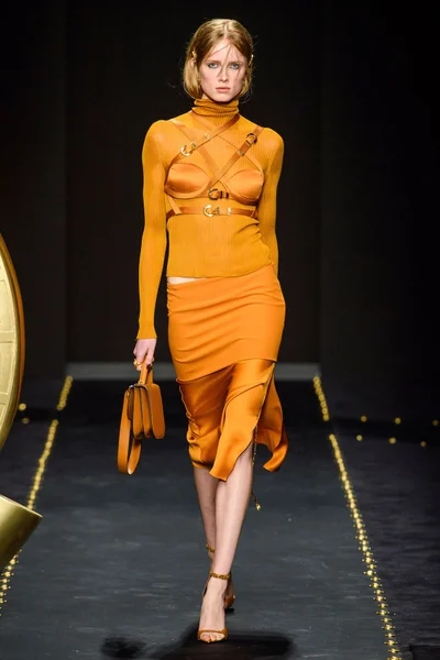 Look 3